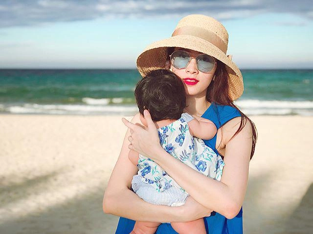Muốn biết màu son nào lên ngôi cuối năm theo dõi ngay hội các mẹ sành điệu nhất showbiz việt