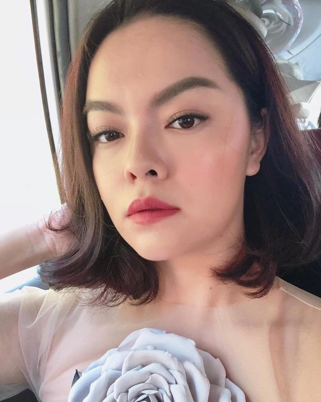 Muốn biết màu son nào lên ngôi cuối năm theo dõi ngay hội các mẹ sành điệu nhất showbiz việt
