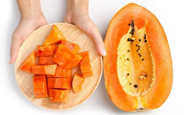 Muốn eo thon dáng chuẩn chị em chỉ cần siêng ăn loại quả rụng đầy ở góc vườn này