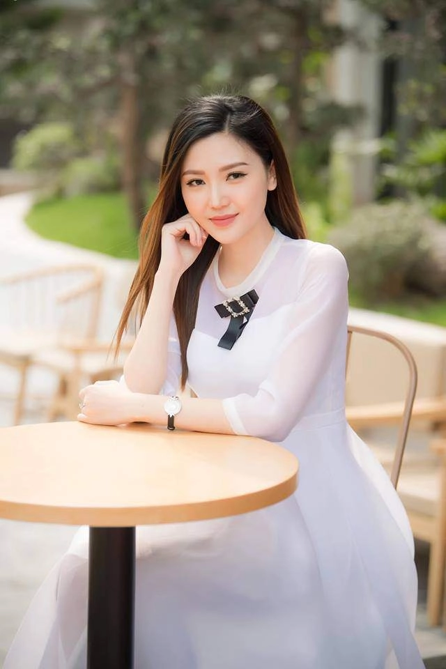 Mỹ nữ vũng tàu đi siêu xe 70 tỷ lộ ảnh cũ 5 năm trước bị tố dao kéo