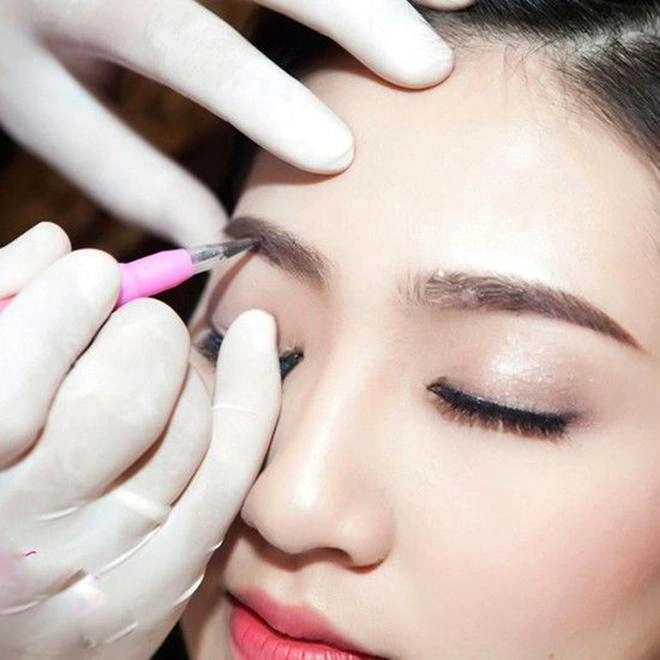 Nâng chân mày xong các nàng cần lưu ý những điều gì