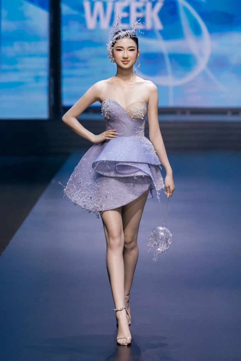 Nàng mơ - mỹ nhân triệu view gây chú ý ở tuần lễ thời trang