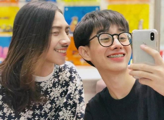 Nếu có 1 cô bạn gái thích làm đẹp theo phương thức kỳ dị này bạn có còn can đảm