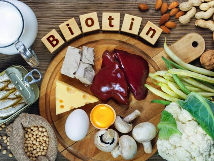 Nếu tóc rụng hoài không hết hãy kiểm tra xem bạn đã bổ sung đủ 5 loại vitamin này chưa