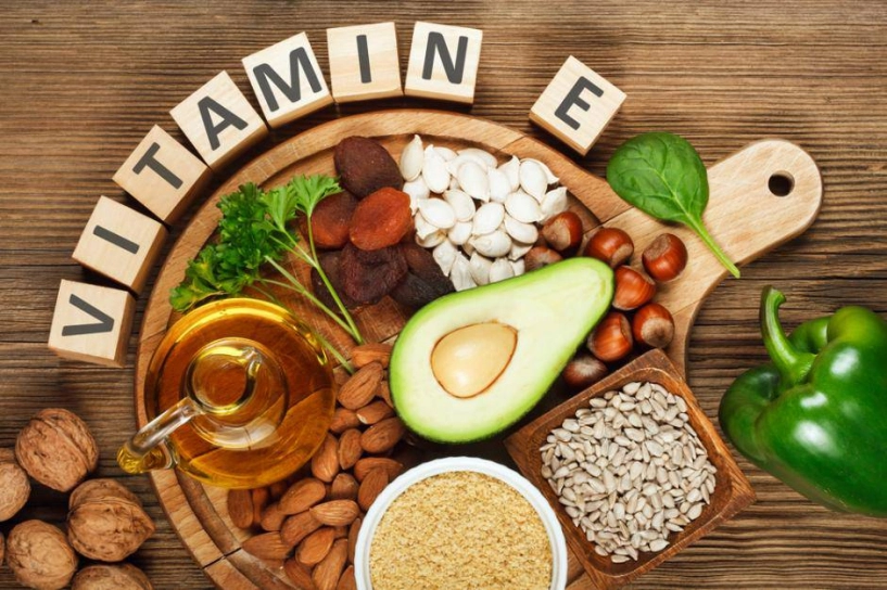 Nếu tóc rụng hoài không hết hãy kiểm tra xem bạn đã bổ sung đủ 5 loại vitamin này chưa