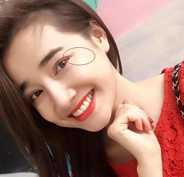Ngày cưới được khen xinh đẹp nhưng nhã phương vẫn để lộ bộ phận lão hóa sớm như u40