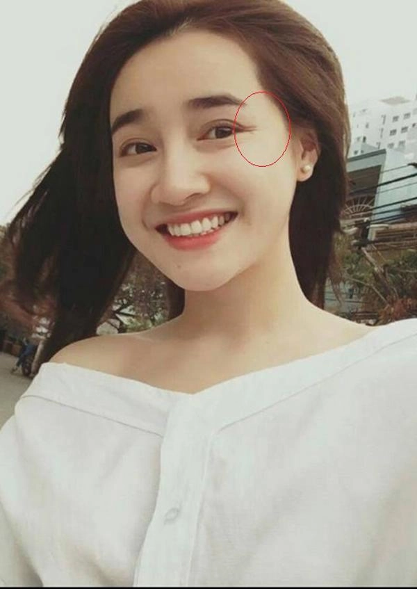 Ngày cưới được khen xinh đẹp nhưng nhã phương vẫn để lộ bộ phận lão hóa sớm như u40