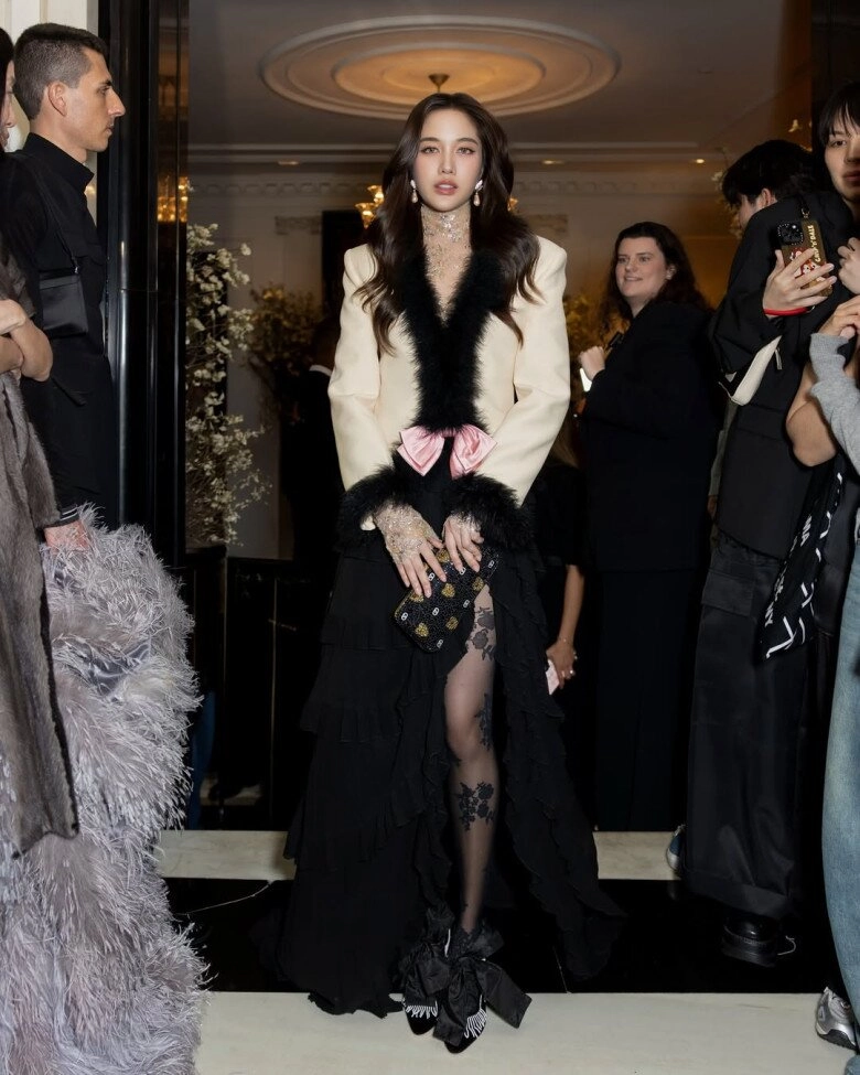 ngọc nữ thế hệ mới của thái lan khiến phóng viên nhận nhầm là jisoo tại met gala gu thời trang xứng danh nàng thơ valentino