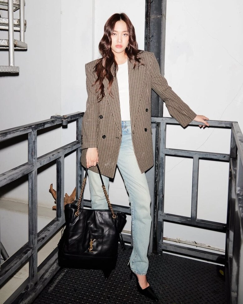 ngọc nữ thế hệ mới của thái lan khiến phóng viên nhận nhầm là jisoo tại met gala gu thời trang xứng danh nàng thơ valentino