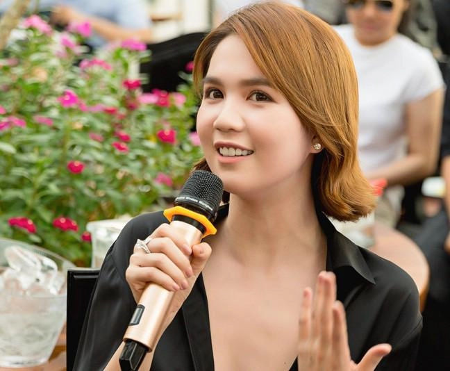 Ngọc trinh có thể thay túi tiền tỉ mỗi ngày nhưng chỉ xin trinh đừng thay đổi mái tóc này
