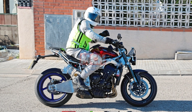 Nguyên mẫu sportbike daytona 765 hoàn toàn mới được phát hiện khi đang thử nghiệm