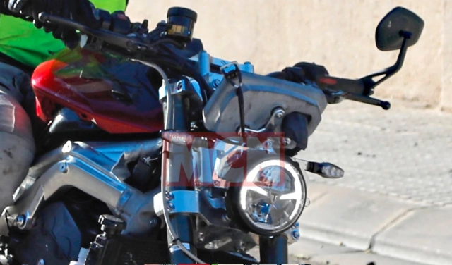 Nguyên mẫu sportbike daytona 765 hoàn toàn mới được phát hiện khi đang thử nghiệm