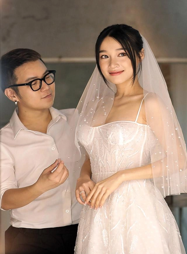 Nhan sắc kẻ 8 lạng người nửa cân của lan khuê và nhã phương ngày về nhà chồng