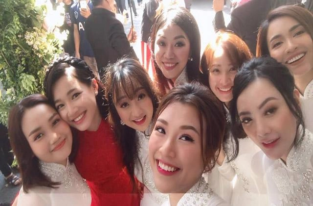 Nhan sắc kẻ 8 lạng người nửa cân của lan khuê và nhã phương ngày về nhà chồng