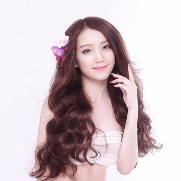 Nhan sắc không ai thua ai của những bóng hồng xung quanh các cầu thủ u23 việt nam