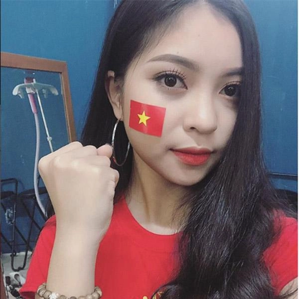 Nhan sắc không ai thua ai của những bóng hồng xung quanh các cầu thủ u23 việt nam