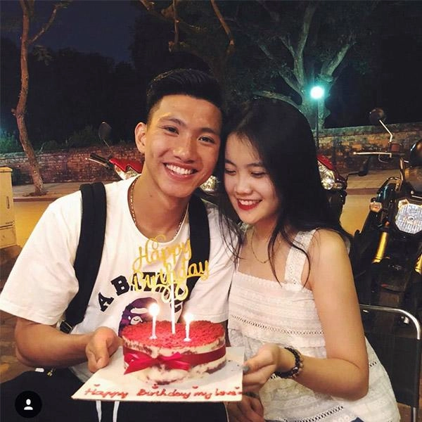 Nhan sắc không ai thua ai của những bóng hồng xung quanh các cầu thủ u23 việt nam