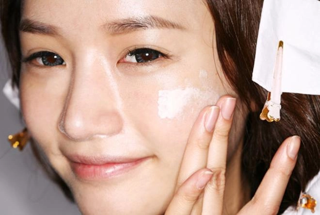 Nhiều chị em gián tiếp hủy hoại da vì không phân biệt được cấp ẩm với dưỡng ẩm