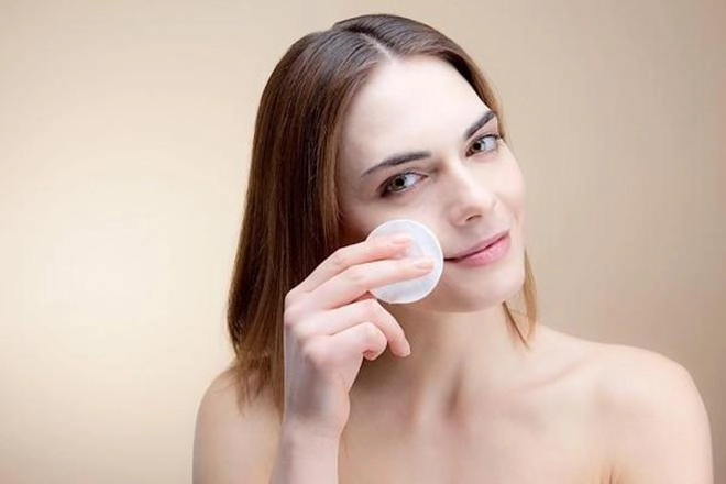 Nhiều chị em gián tiếp hủy hoại da vì không phân biệt được cấp ẩm với dưỡng ẩm
