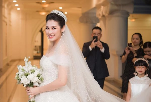 Nhìn nhã phương và các sao việt ngày trước bạn sẽ thấy sự khác biệt trong cách trang điểm
