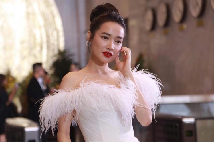 Nhờ kỳ duyên nhã phương mới thấy màu son và cách tô son cũng có thể dìm hàng nhan sắc