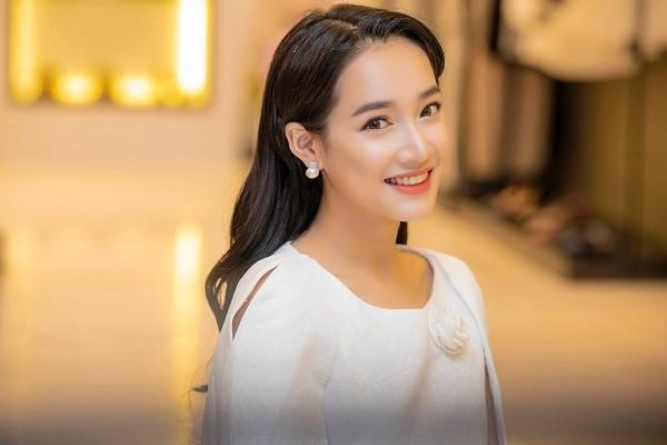 Nhờ kỳ duyên nhã phương mới thấy màu son và cách tô son cũng có thể dìm hàng nhan sắc