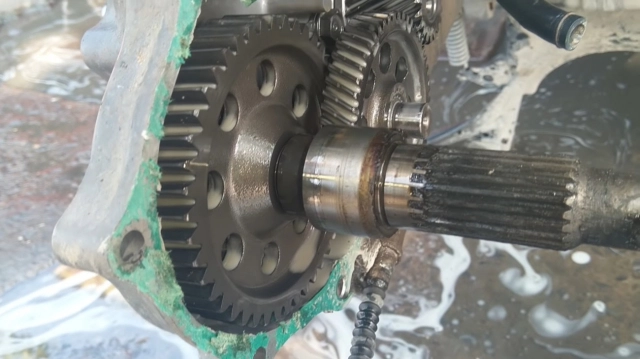 Nhớt láp tại sao lại có chỉ số cao hơn nhớt máy và liệu có ảnh hưởng đến động cơ tay ga