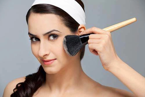 Những sai lầm ngày nào cũng mắc khiến mặt bạn ngày càng nhiều mụn hơn