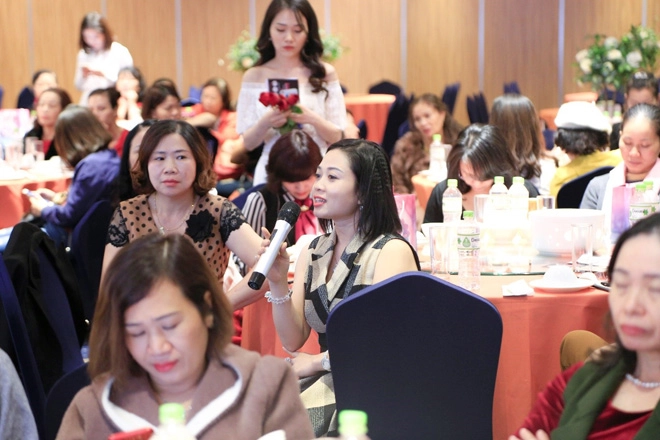 Nsưt trịnh kim chi lộng lẫy tham dự đại tiệc sinh nhật khủng của tmv rmeilan hà nội
