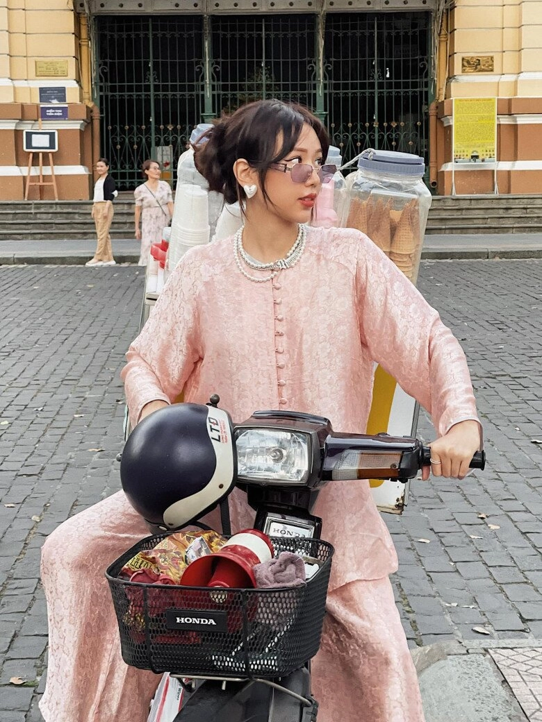 Nữ ca sĩ u40 nhưng mặc đẹp hơn cả gen z khi cá tính bùng cháy lúc lại bánh bèo như cô nữ chính ngôn tình