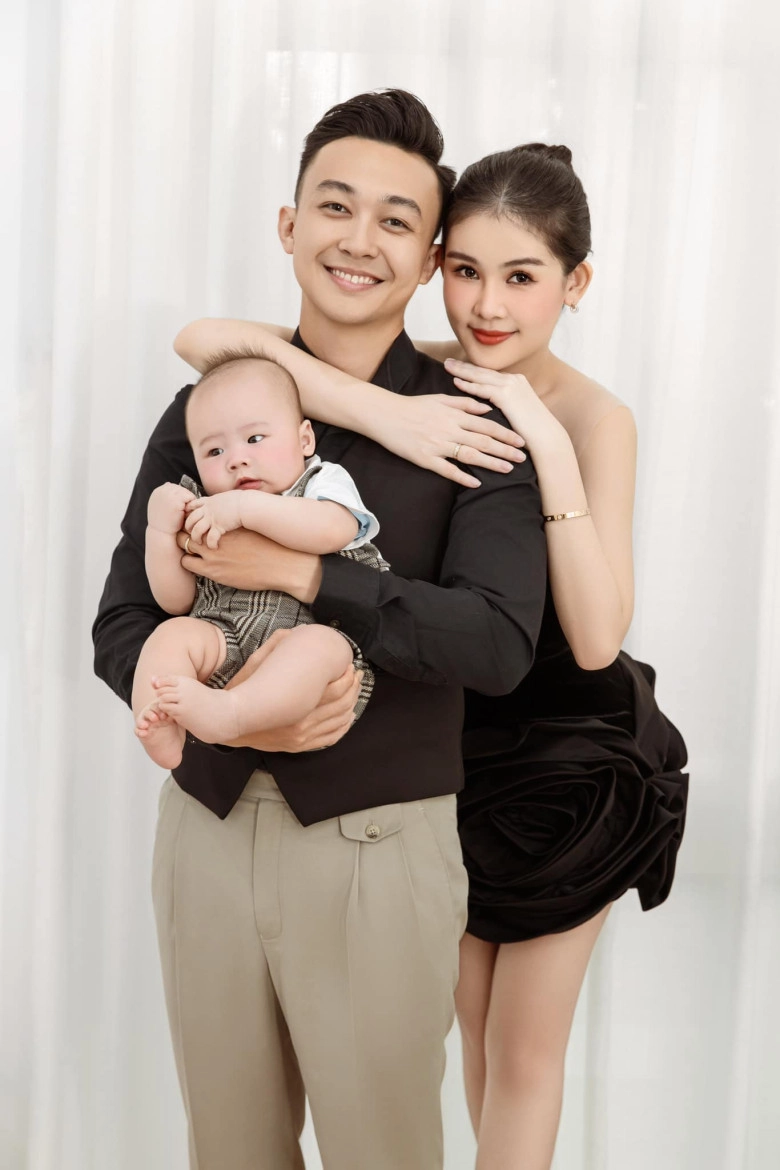 Nữ giảng viên đại học sành điệu nhất nhì showbiz xách cả lâu đài xuống phố sang chảnh từ giảng đường ra phố khó ai đọ lại
