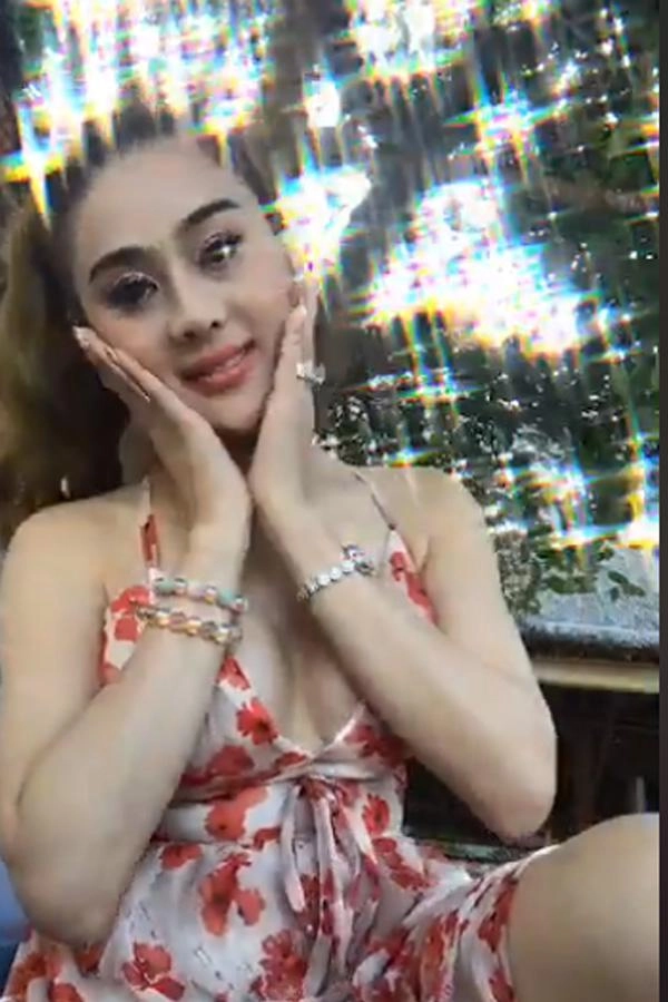 nữ hoàng chuyển giới lâm khánh chi để lộ diện mạo kém sắc trên livestream