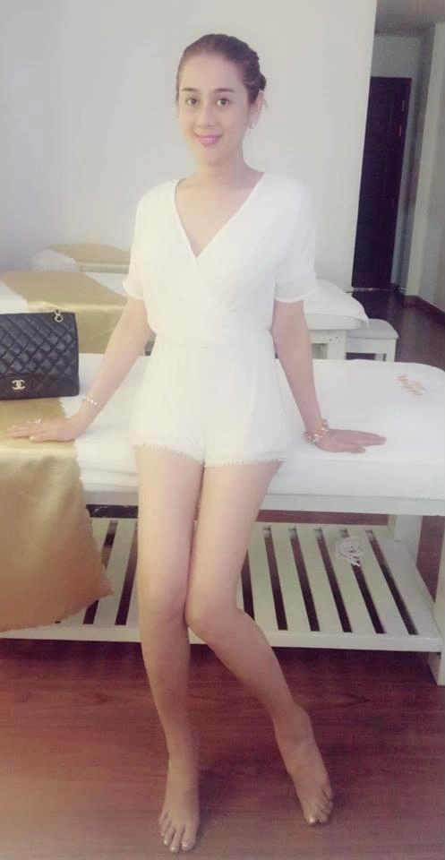 nữ hoàng chuyển giới lâm khánh chi để lộ diện mạo kém sắc trên livestream