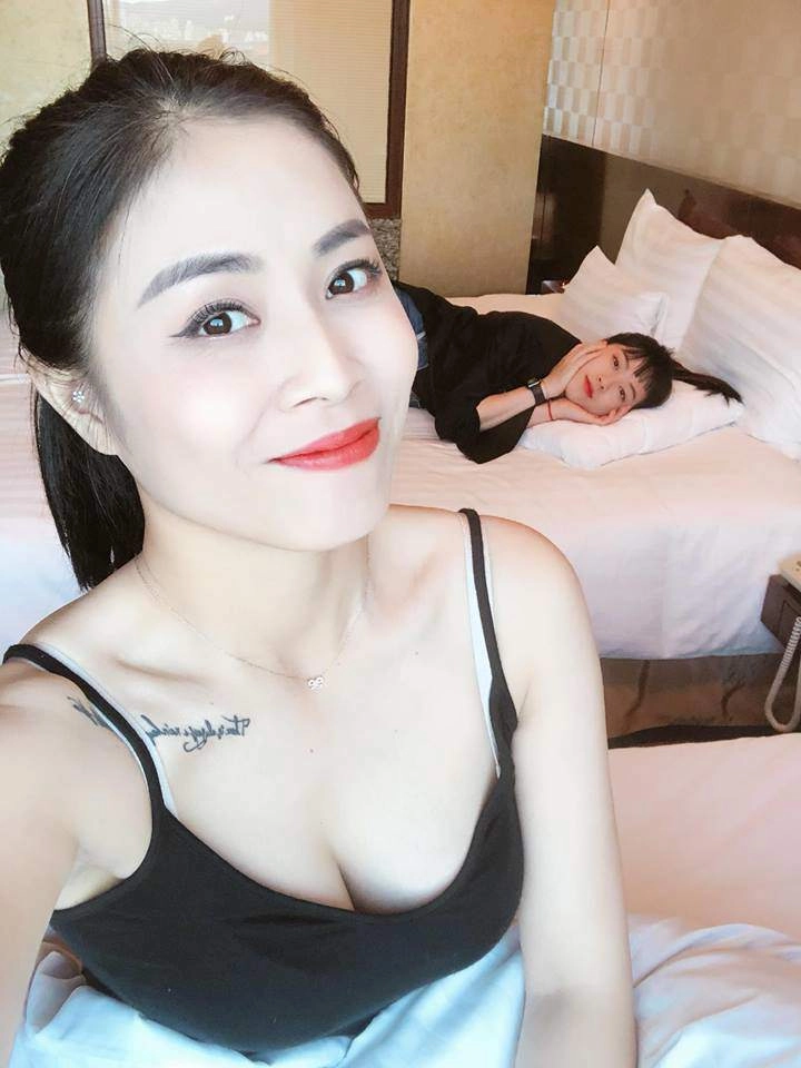 Nữ mc chúng tôi là chiến sĩ trải qua sinh nở đổ vỡ vẫn gây bỏng mắt với dáng nuột
