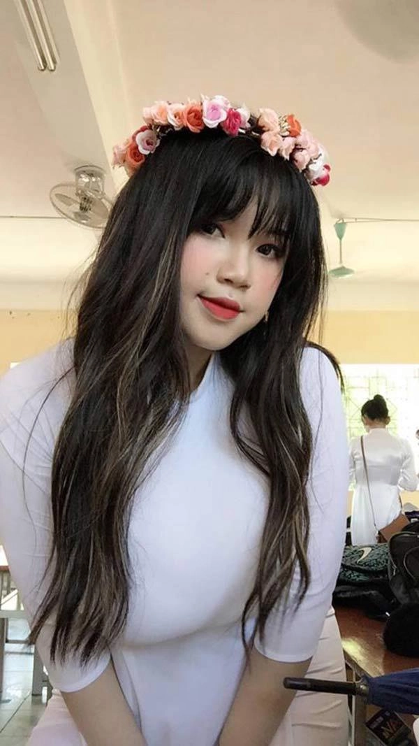 Nữ sinh hải dương vất vả chọn áo dài ngày tốt nghiệp vì vòng 1 hơn 110 cm
