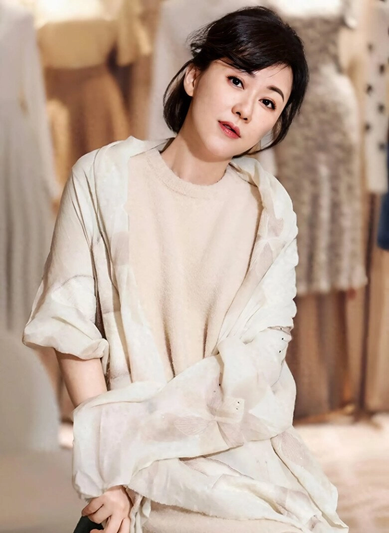 Phụ nữ ăn mặc theo 4 kiểu này đáng sợ hơn tăng cân hay nếp nhăn khiến vẻ ngoài như tăng thêm chục tuổi