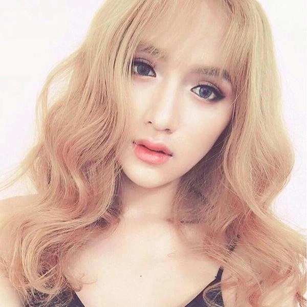 Quá nhanh quá nguy hiểm thanh hằng biến hoá chóng mặt mỗi ngày diện một màu tóc