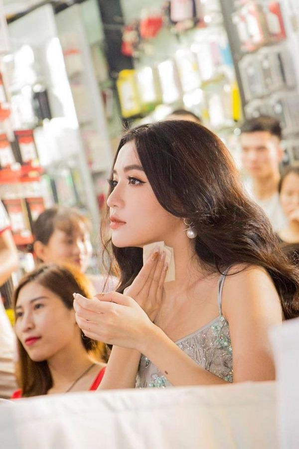Qua ống kính nghiệp dư hương giang gầy thế vẫn thấy mỡ thừa ngọc trinh sexy bỗng hóa ngực lép