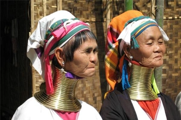 Rùng mình với những hủ tục làm đẹp chỉ nghe tên thôi đã đủ thấyđau