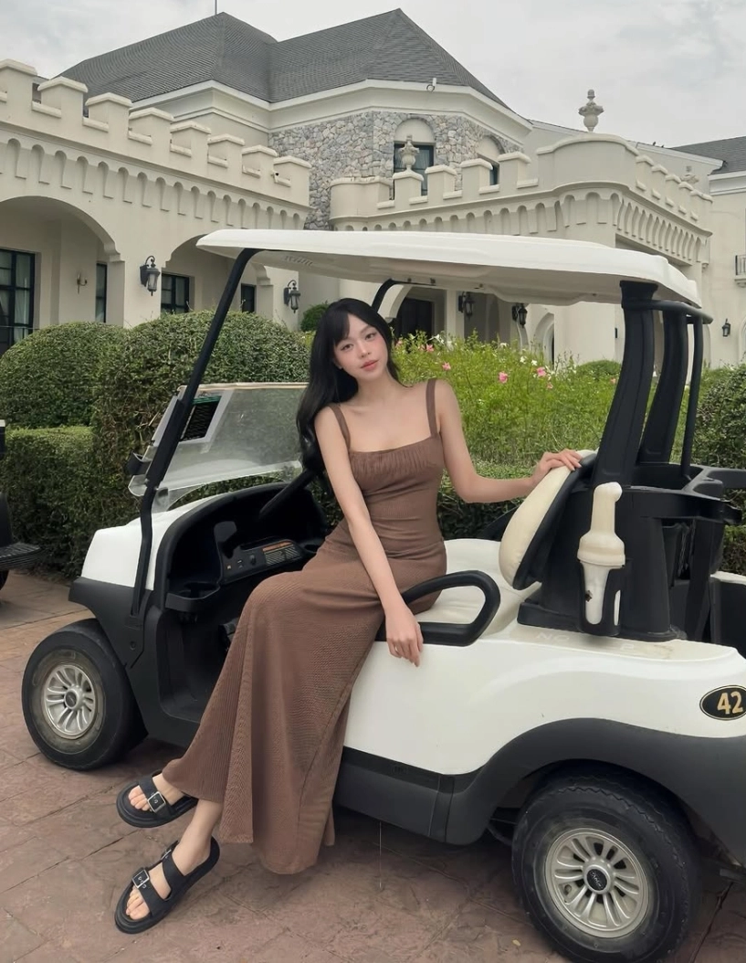 Sao việt tôn dáng với váy áo hai dây mùa nóng