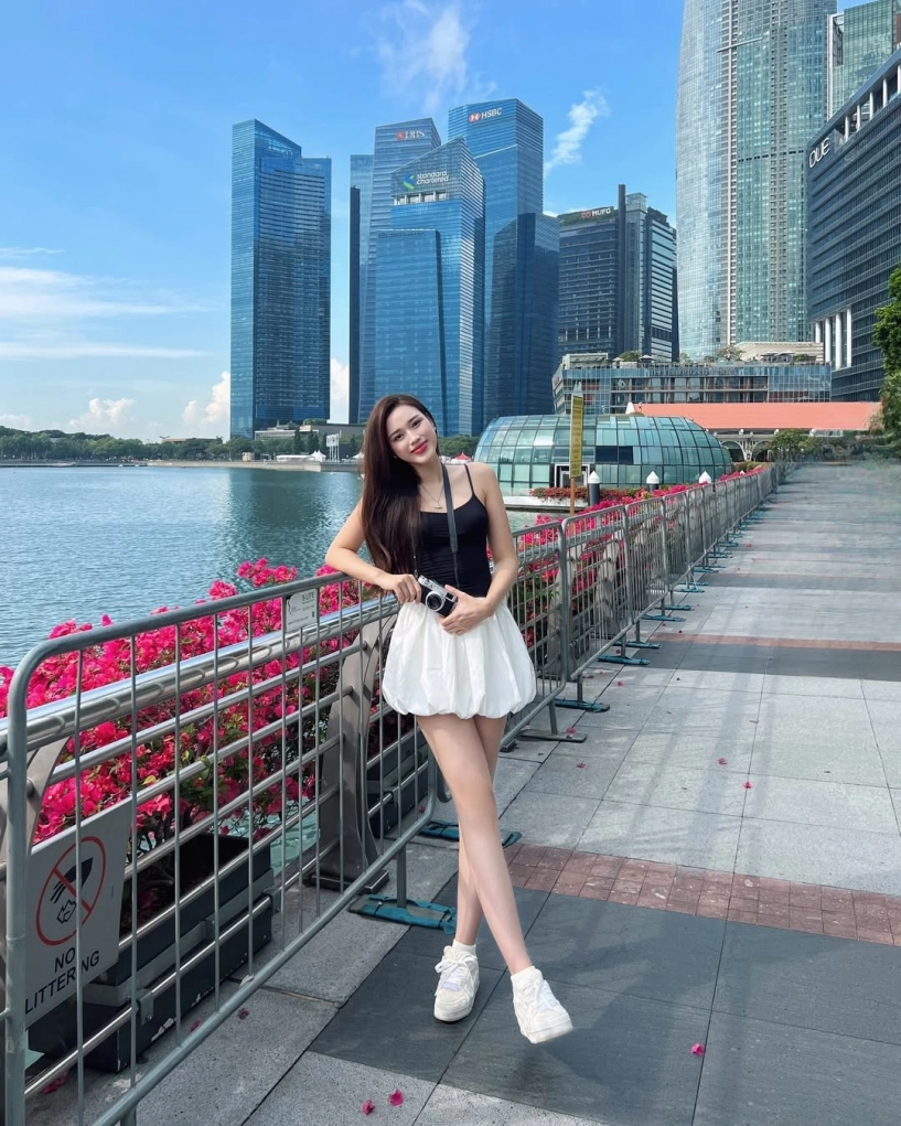 Sao việt tôn dáng với váy áo hai dây mùa nóng
