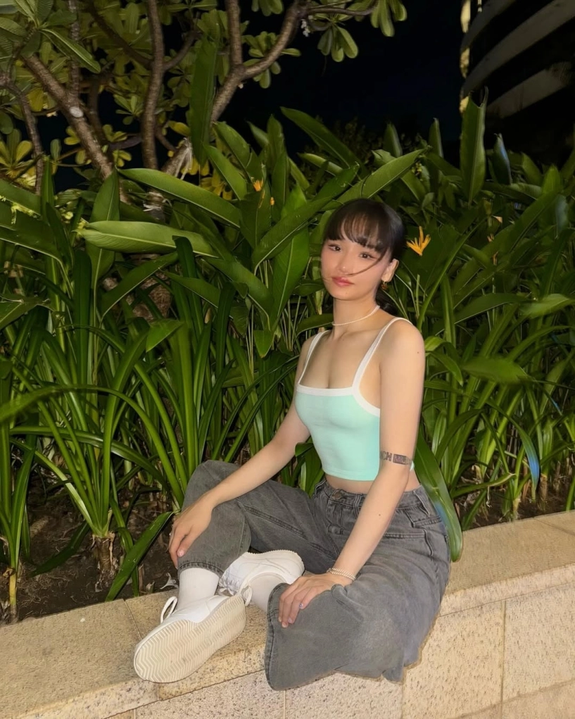 Sao việt tôn dáng với váy áo hai dây mùa nóng