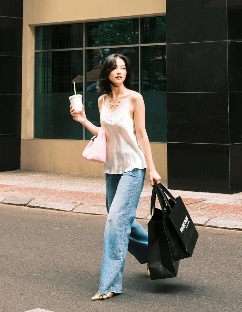 Sao việt tôn dáng với váy áo hai dây mùa nóng