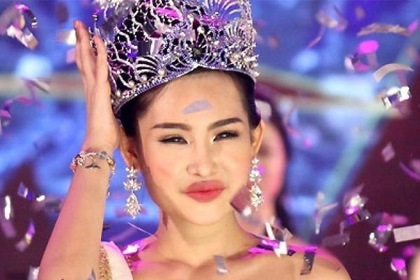Sau 1 năm hụt hơi trong scandal hoa hậu môi tều lê âu ngân anh vẫn chưa bớt tều