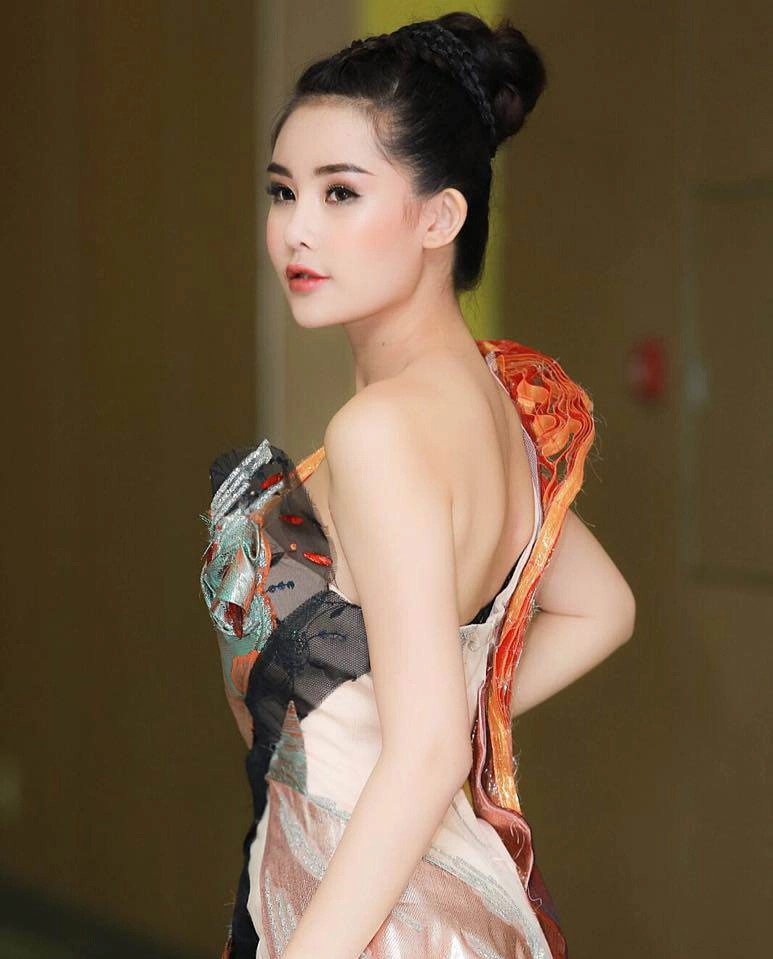 Sau 1 năm hụt hơi trong scandal hoa hậu môi tều lê âu ngân anh vẫn chưa bớt tều