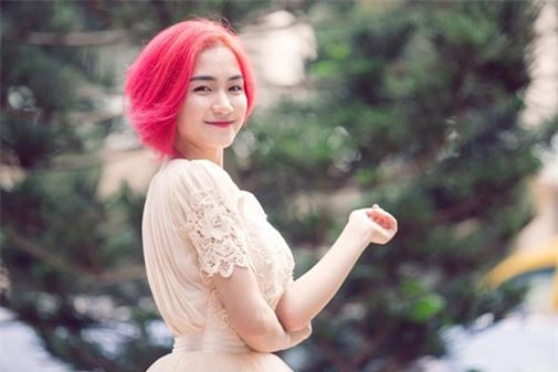 Sau khi chia sẻ bị trầm cảm vì lùm xùm hòa minzy mạnh tay cắt tóc để dứt vận đen