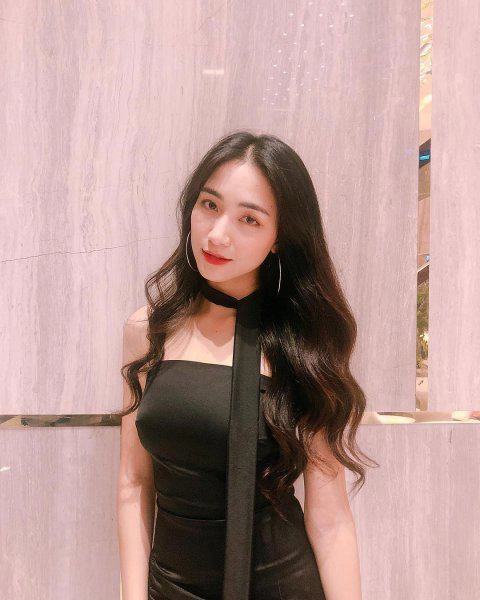 Sau khi chia sẻ bị trầm cảm vì lùm xùm hòa minzy mạnh tay cắt tóc để dứt vận đen
