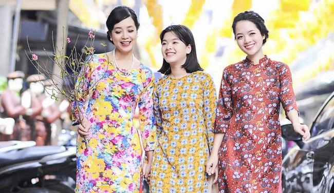 Sinh con được 2 tháng con gái nsưt chiều xuân khoe nhan sắc lộng lẫy hơn thời còn son rỗi