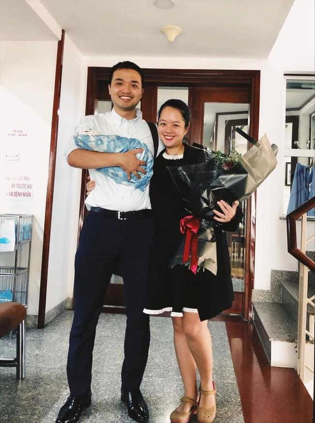 Sinh con được 2 tháng con gái nsưt chiều xuân khoe nhan sắc lộng lẫy hơn thời còn son rỗi