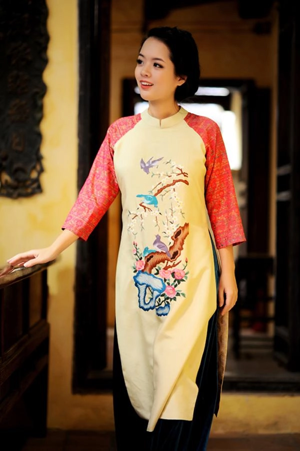 Sinh con được 2 tháng con gái nsưt chiều xuân khoe nhan sắc lộng lẫy hơn thời còn son rỗi